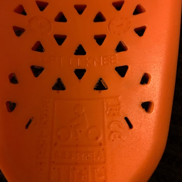 **SOLD*** ICON D30 knee armor inserts. NWOT. - Picture 4 of 4